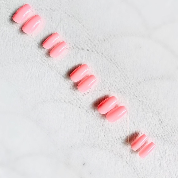💎5/$25💎 Short Coffin Pink Press On Nails - Picture 2 of 3